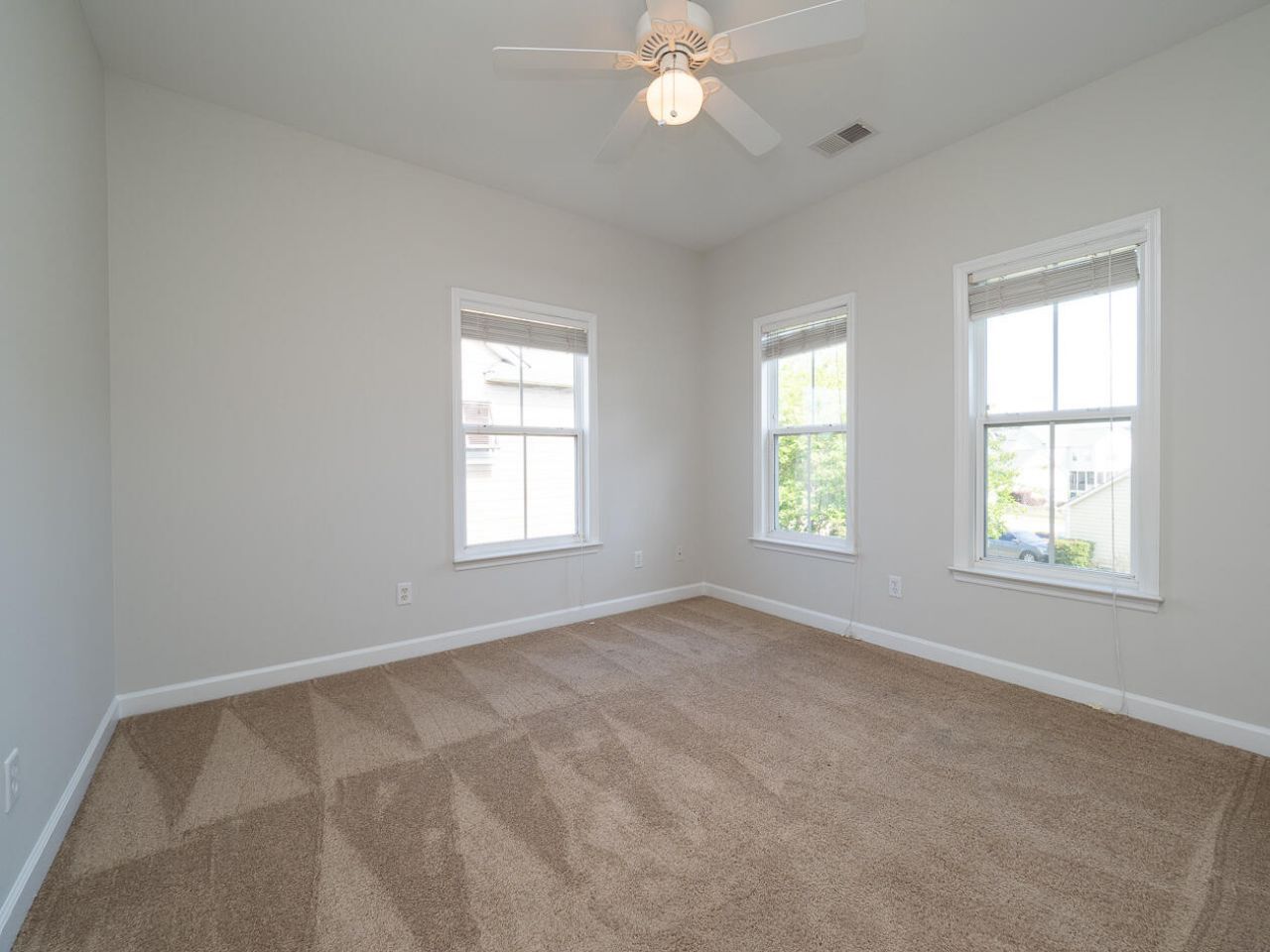 3040 Treadwell Street Photo 38