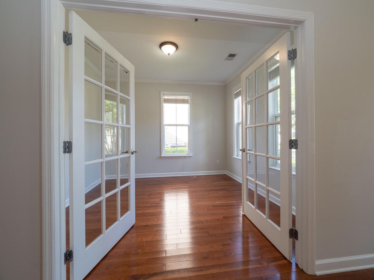 3040 Treadwell Street Photo 4