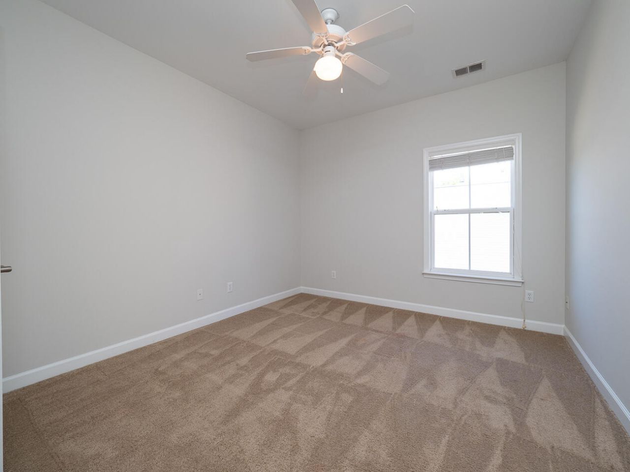 3040 Treadwell Street Photo 40