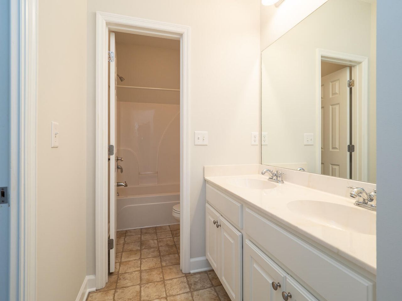 3040 Treadwell Street Photo 44