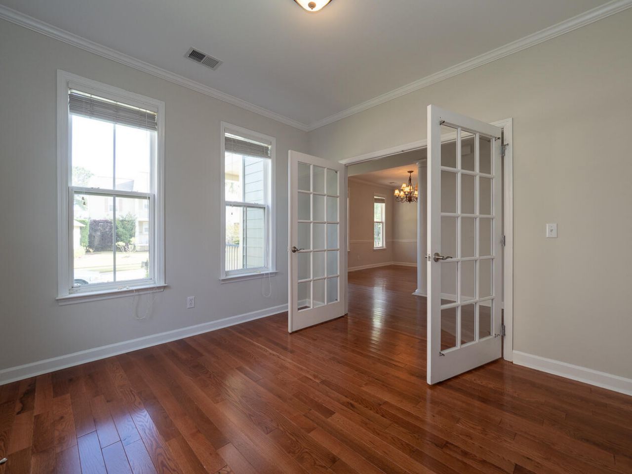 3040 Treadwell Street Photo 5