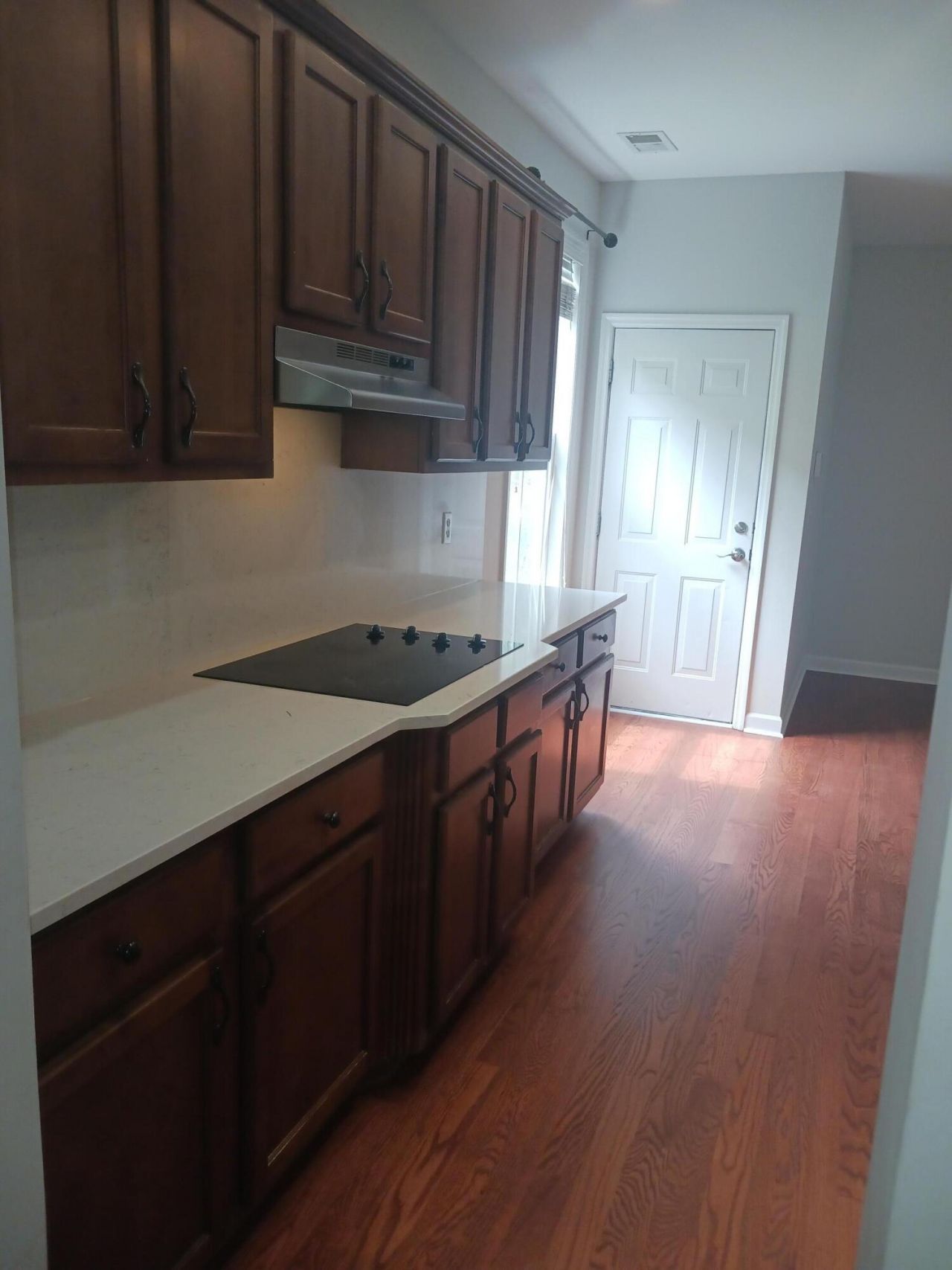 3040 Treadwell Street Photo 9