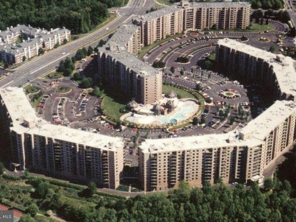 8370 GREENSBORO DRIVE, Unit 420, MCLEAN, VA 22102