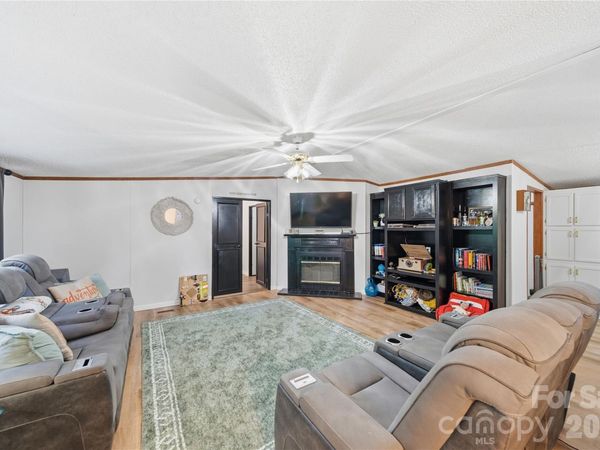102 Sycamore Drive , Hickory, NC 28601