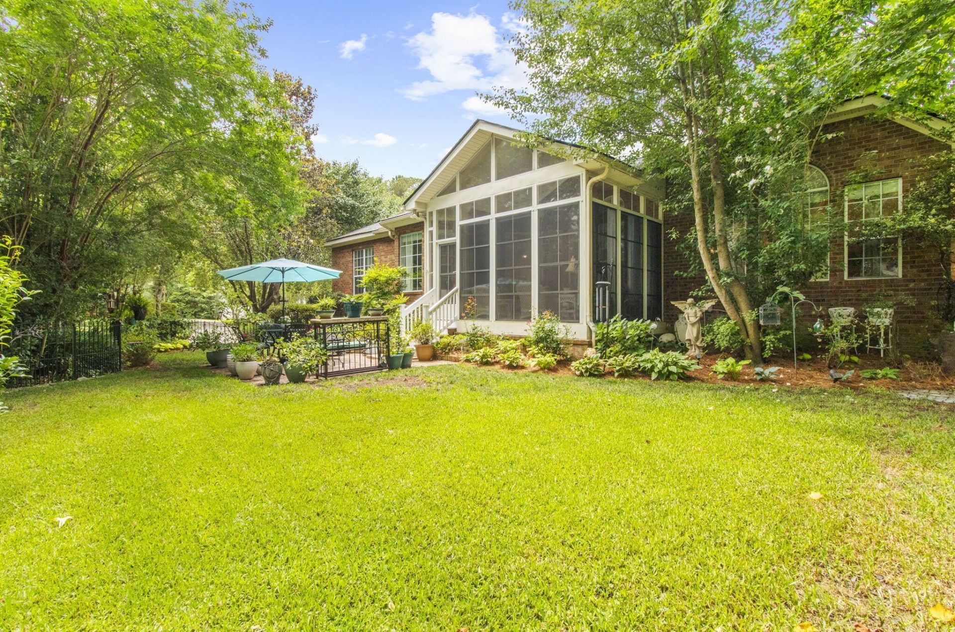 2001 Carriage Way Photo 40