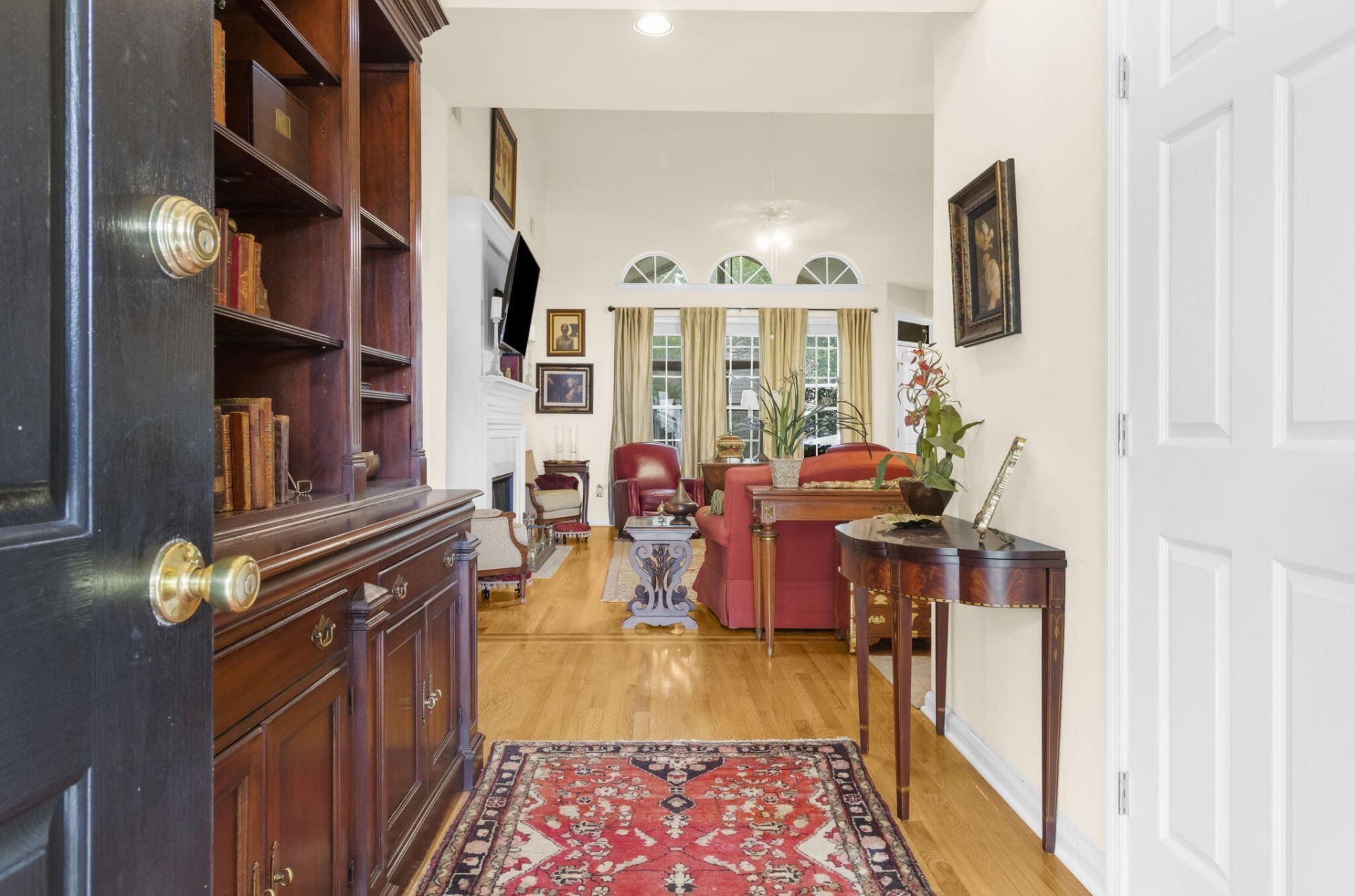 2001 Carriage Way Photo 7