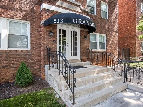 212 Emanuel Cleaver II Boulevard, Unit 2 West, Kansas City, MO 64112