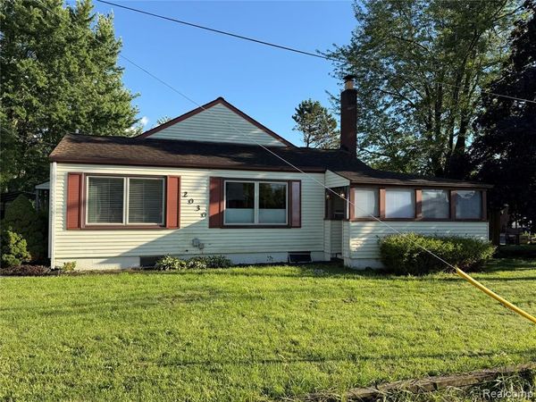 2030 Orpington Drive, Troy, MI 48083