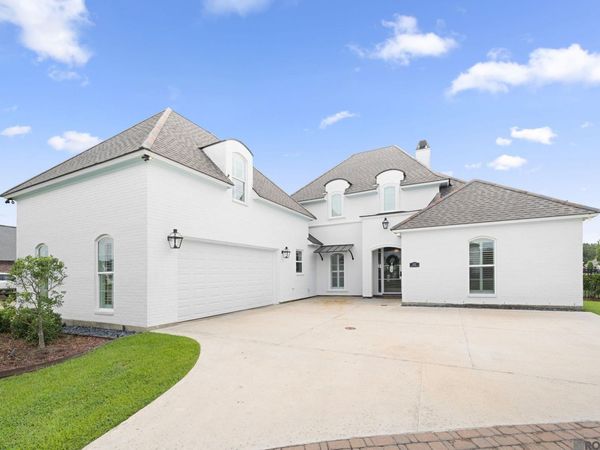 8787 Lake Carriage Dr, Baton Rouge, LA 70817