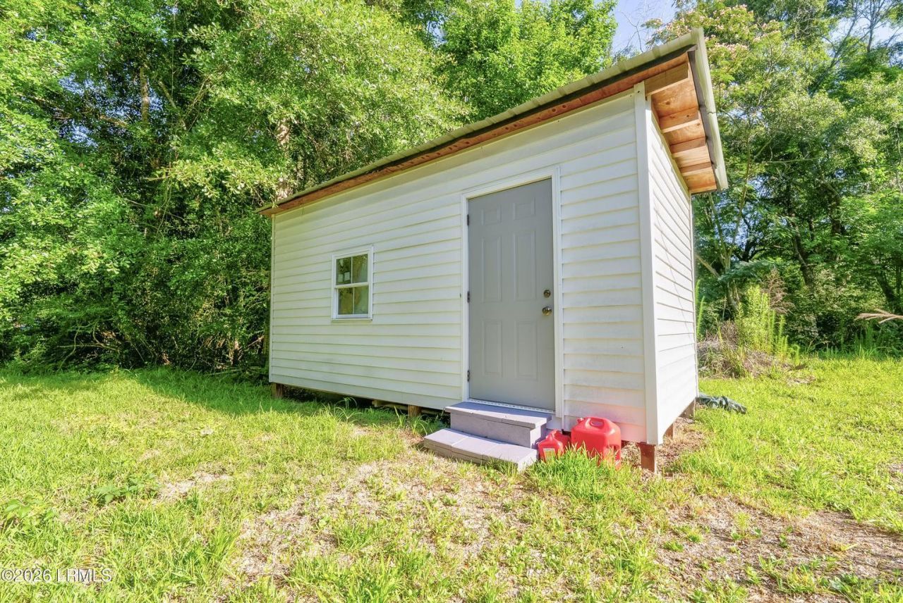 12 Mckay Road Photo 13