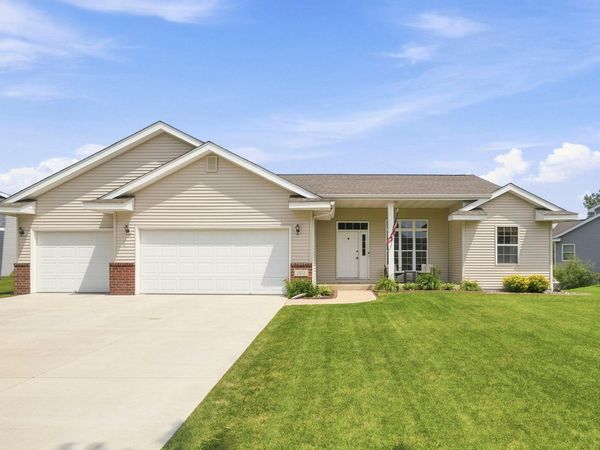1051 Prairie Ridge Lane, Lester Prairie, MN 55354