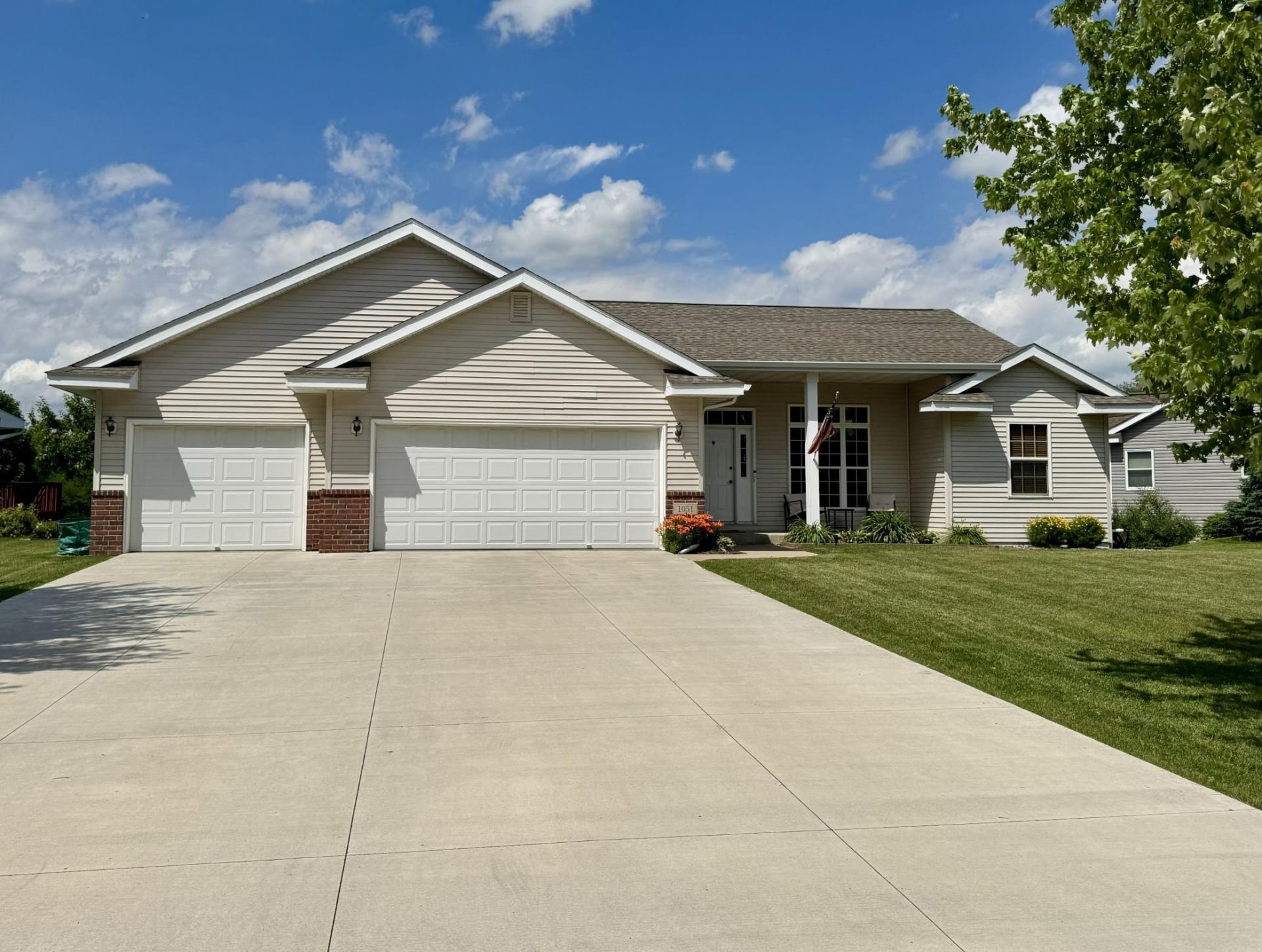 1051 Prairie Ridge Lane , Lester Prairie, MN 55354