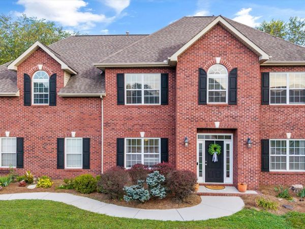 1376 Silver Leaf Drive, Lenoir City, TN 37772