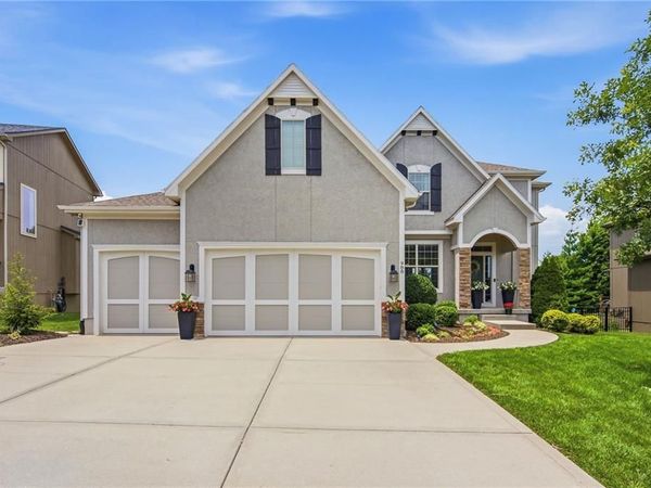 988 SW Perth Shire Drive, Lee's Summit, MO 64081