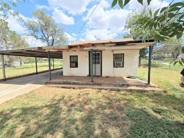 1005 W 3rd Street , Sweetwater, TX 79556