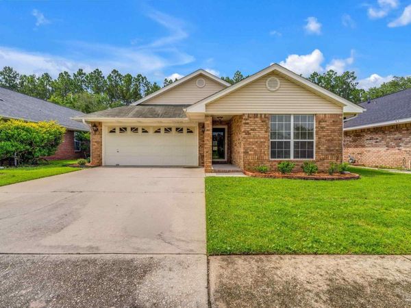 21 Easton St, Cantonment, FL 32533