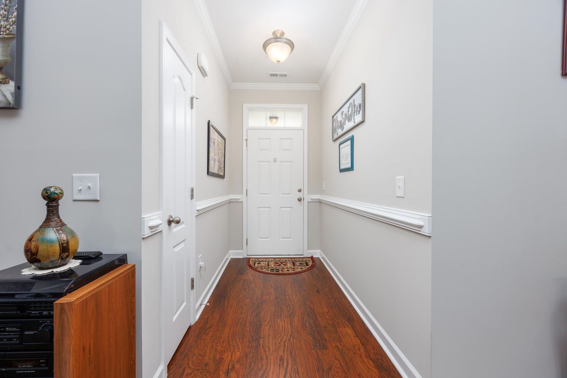 840 Derbyshire Ct. Photo 10