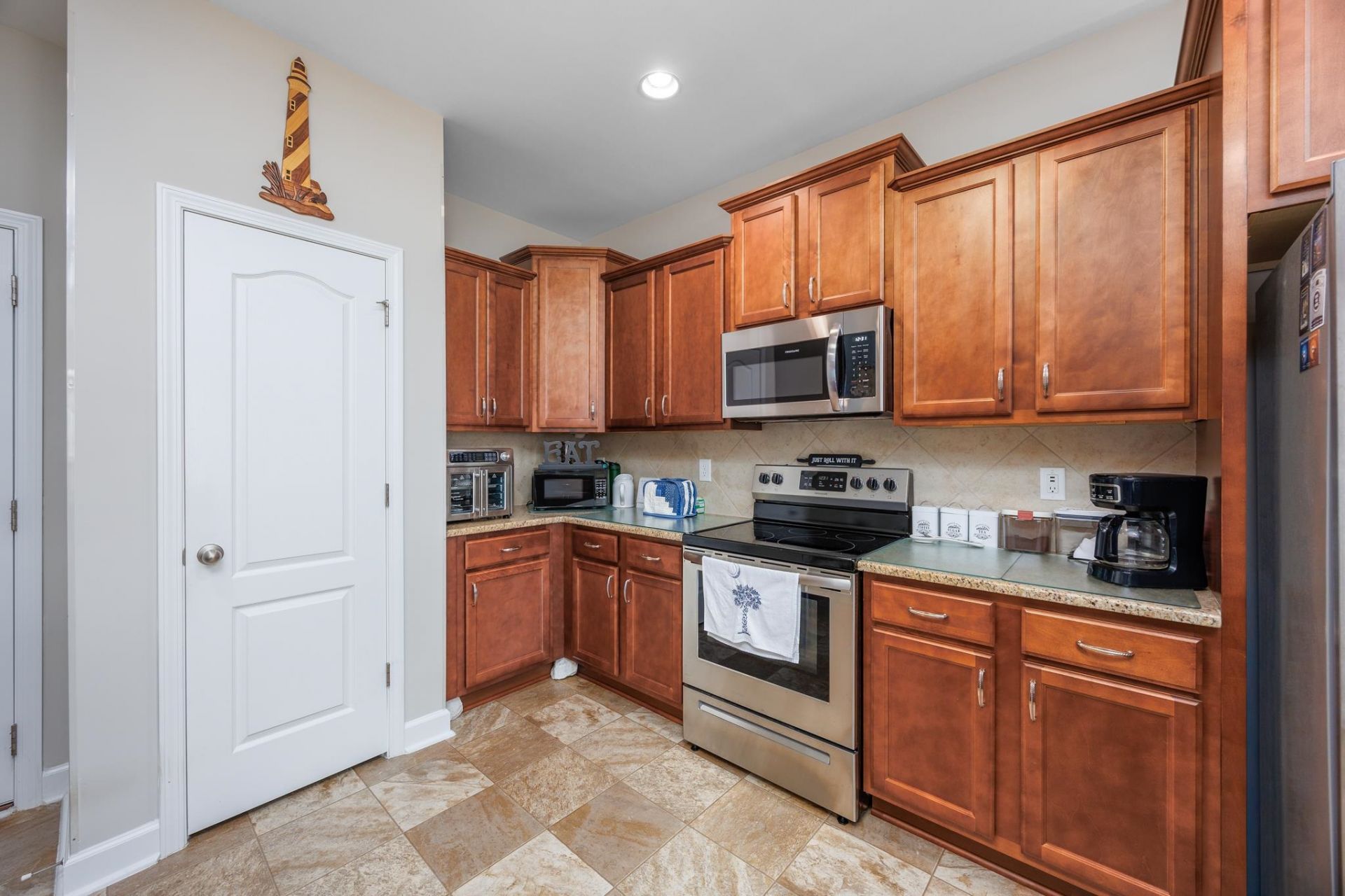 840 Derbyshire Ct. Photo 15