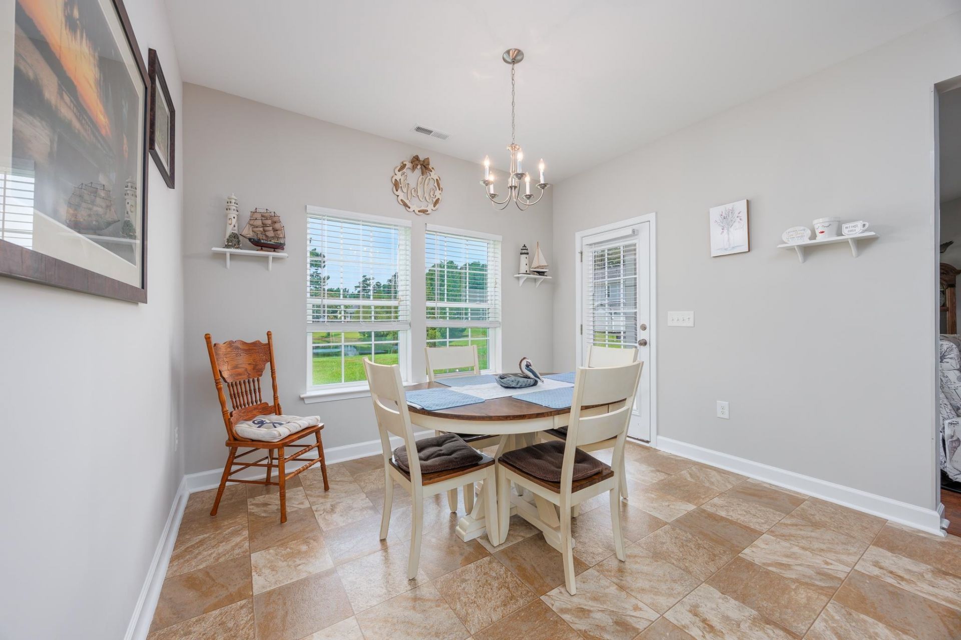 840 Derbyshire Ct. Photo 16