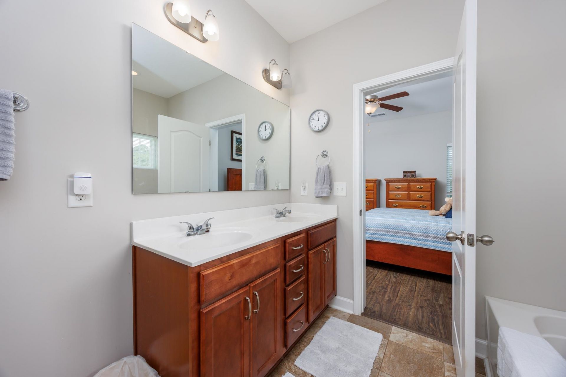 840 Derbyshire Ct. Photo 22