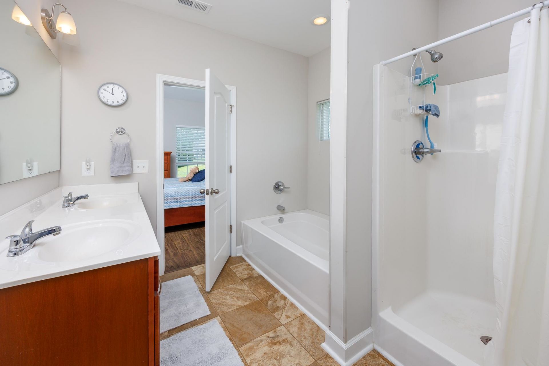 840 Derbyshire Ct. Photo 23