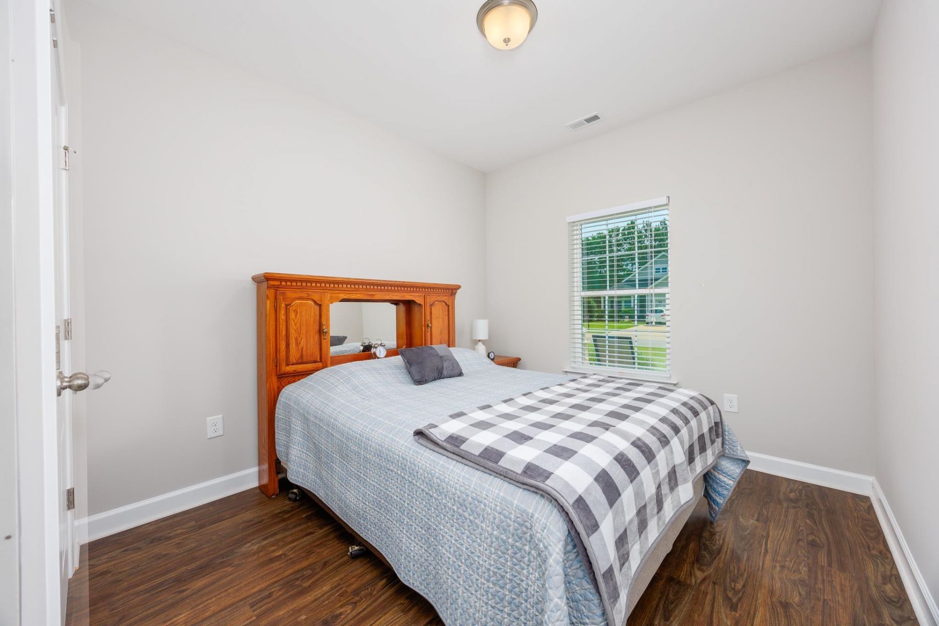 840 Derbyshire Ct. Photo 25