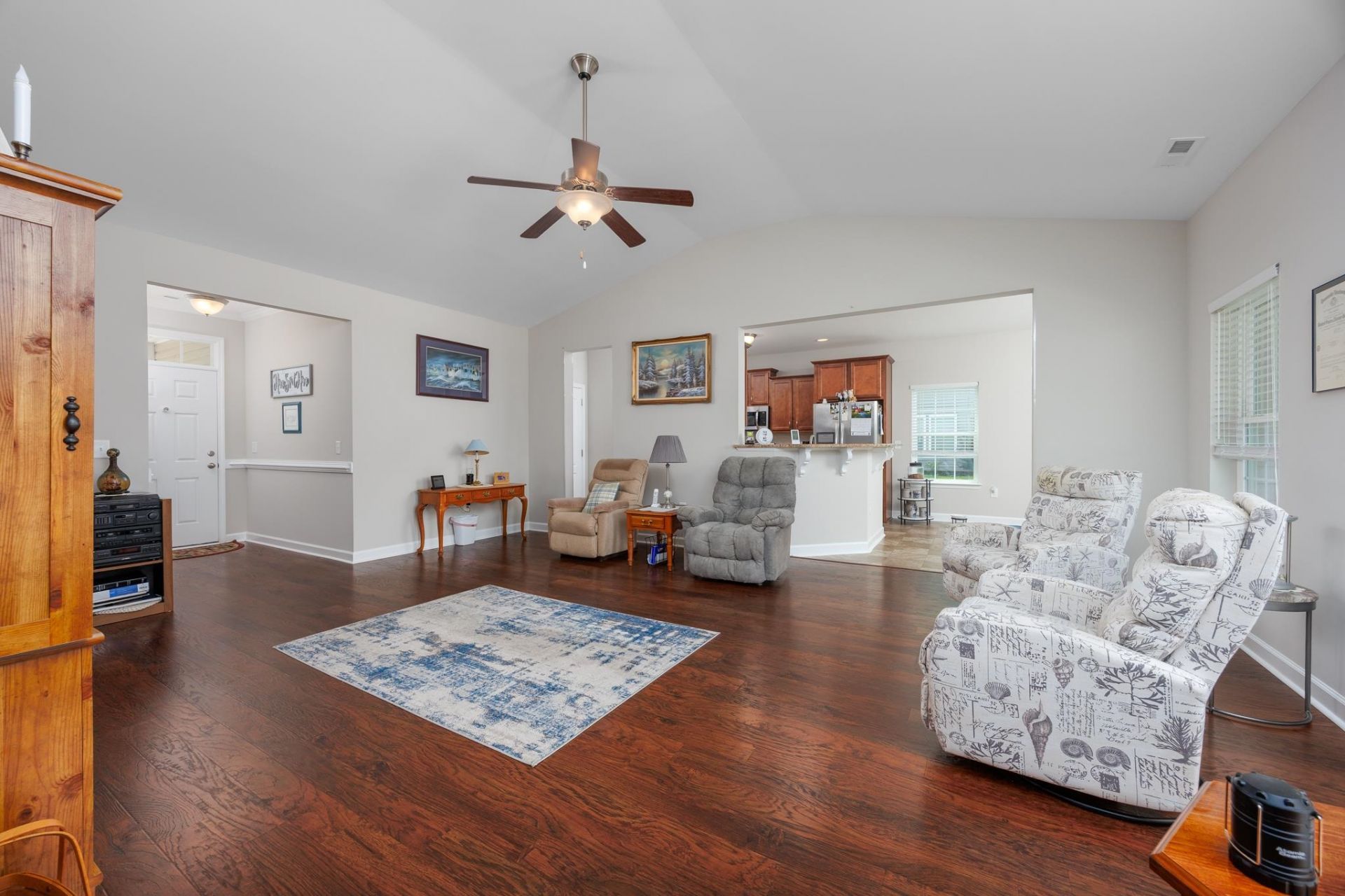 840 Derbyshire Ct. Photo 7