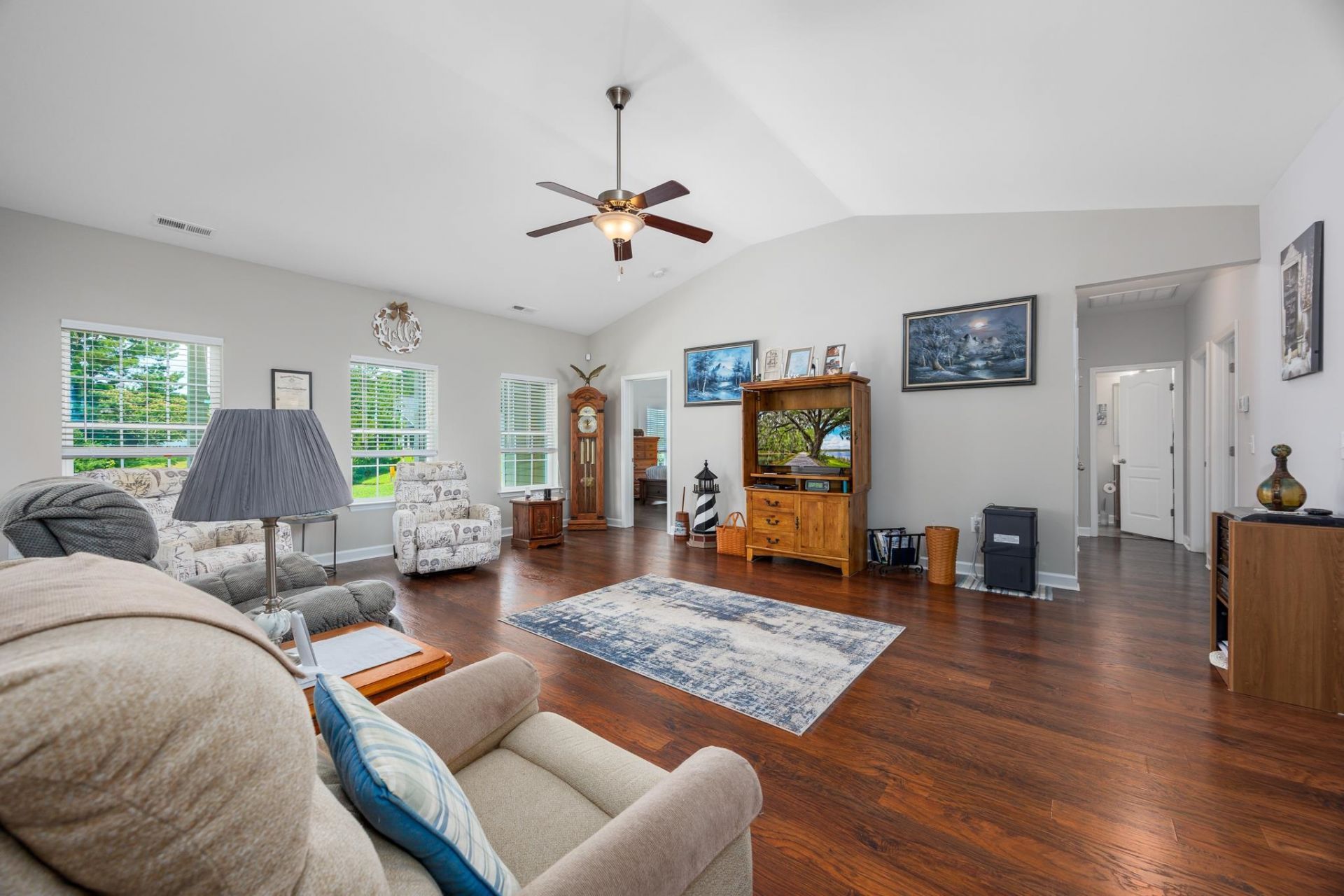 840 Derbyshire Ct. Photo 9