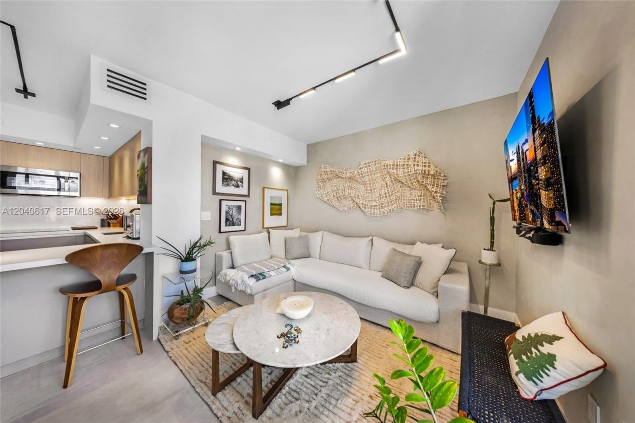 1621 Bay Rd , Unit PH4, Miami Beach, FL 33139 Photo