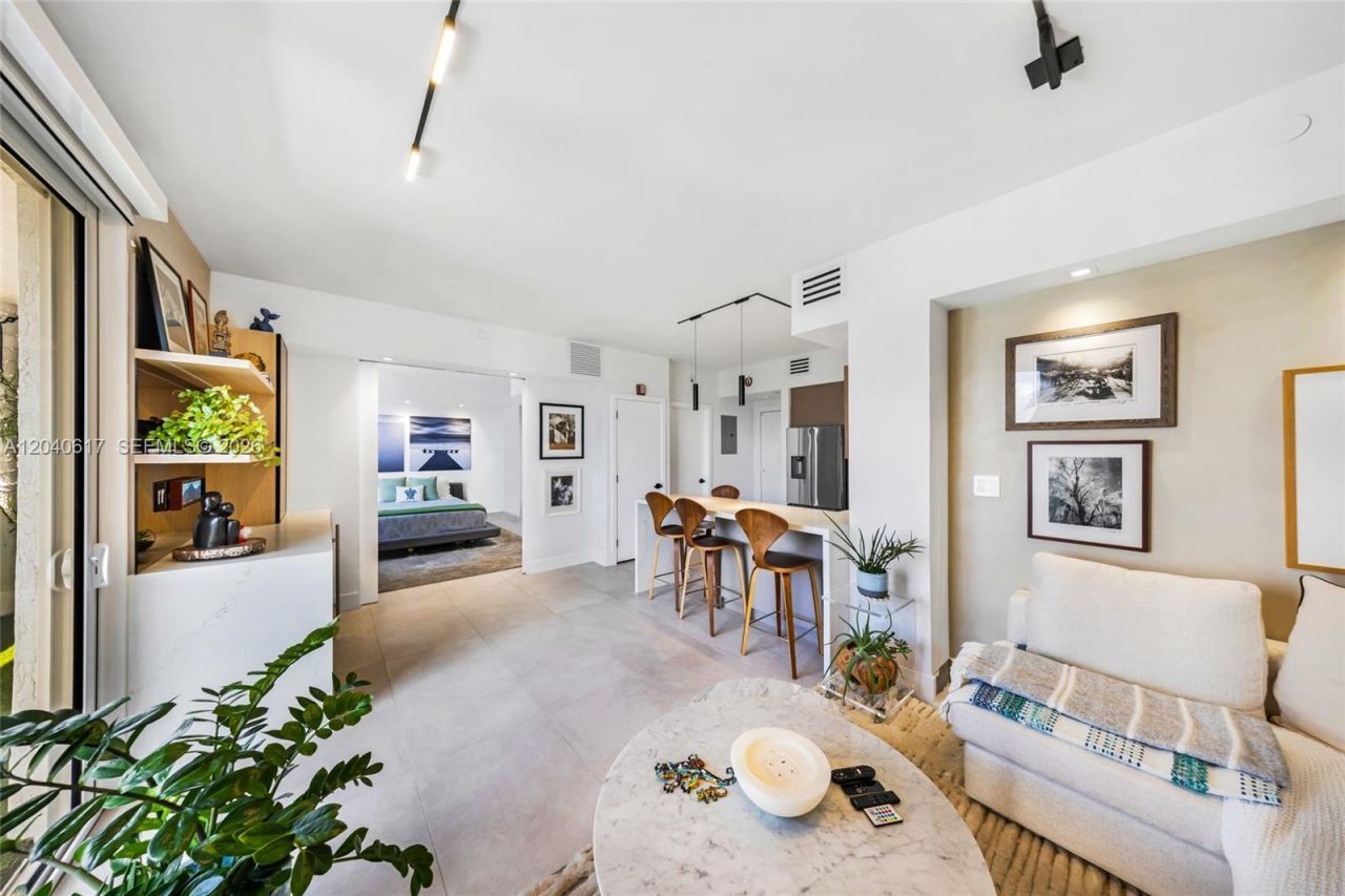 1621 Bay Rd , Unit PH4, Miami Beach, FL 33139 Photo