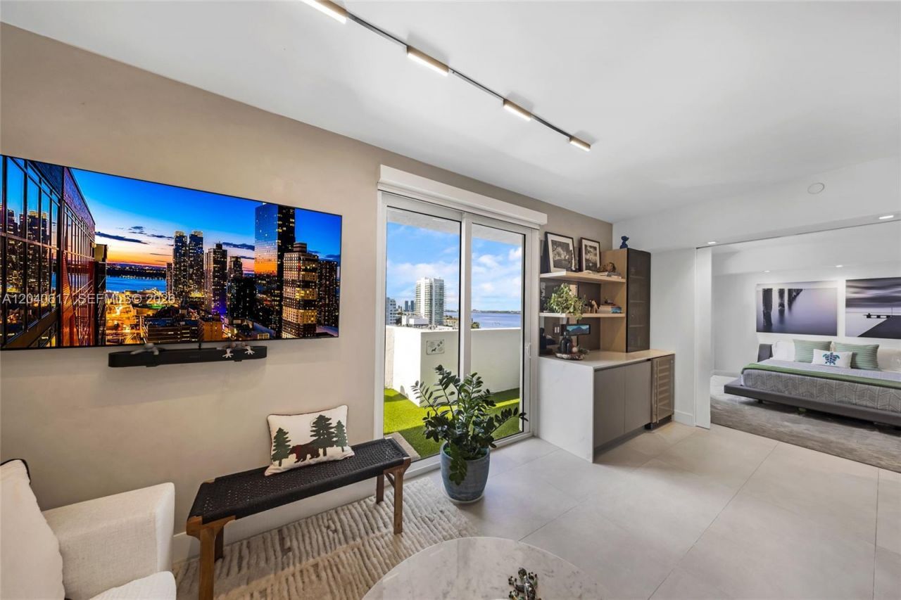 1621 Bay Rd , Unit PH4, Miami Beach, FL 33139 Photo