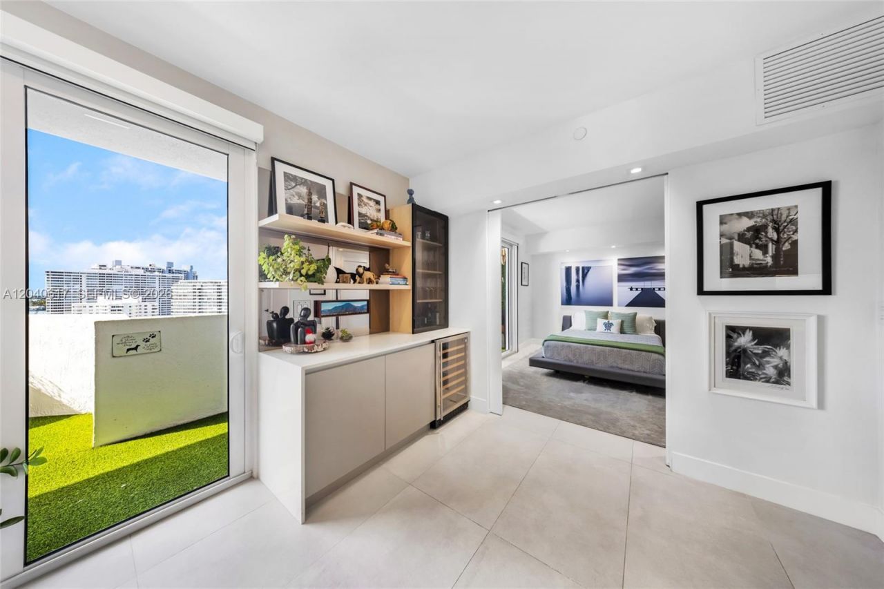1621 Bay Rd , Unit PH4, Miami Beach, FL 33139 Photo