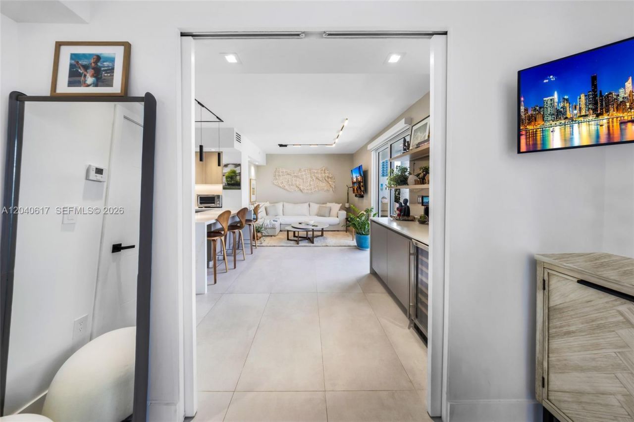 1621 Bay Rd , Unit PH4, Miami Beach, FL 33139 Photo