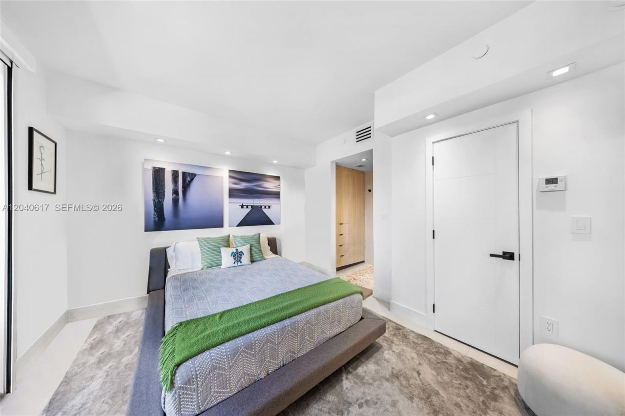 1621 Bay Rd , Unit PH4, Miami Beach, FL 33139 Photo