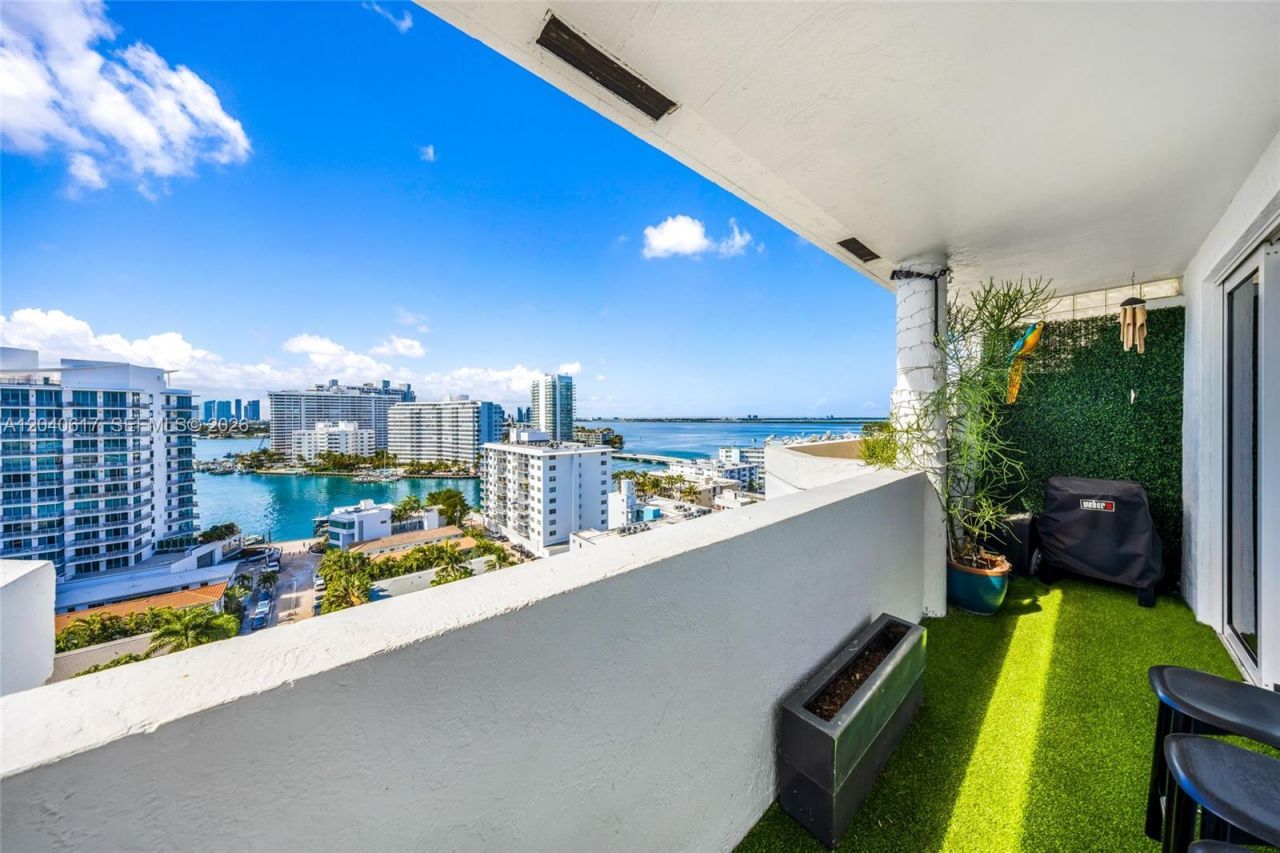 1621 Bay Rd , Unit PH4, Miami Beach, FL 33139 Photo