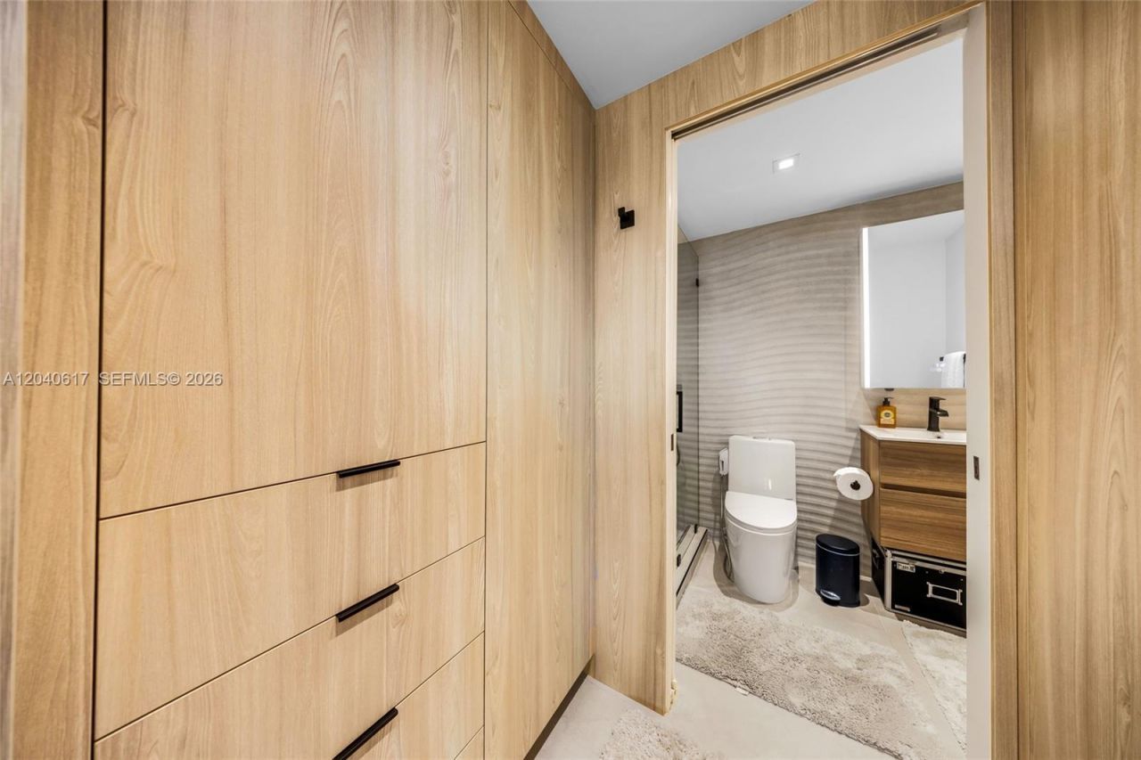 1621 Bay Rd , Unit PH4, Miami Beach, FL 33139 Photo