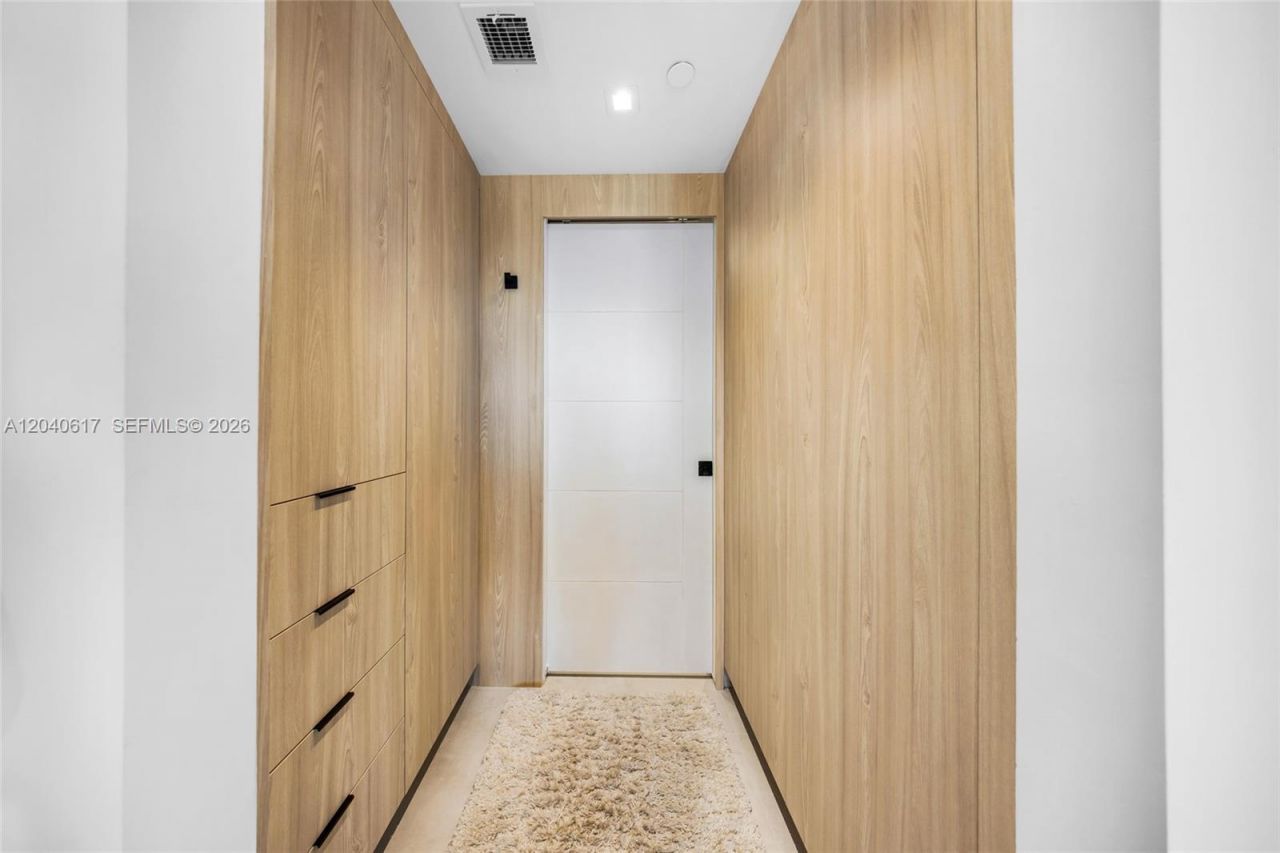 1621 Bay Rd , Unit PH4, Miami Beach, FL 33139 Photo