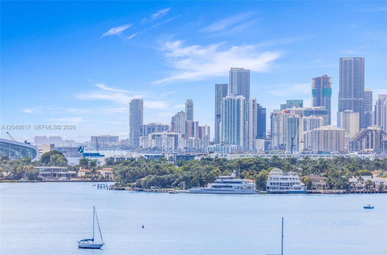 1621 Bay Rd , Unit PH4, Miami Beach, FL 33139 Photo