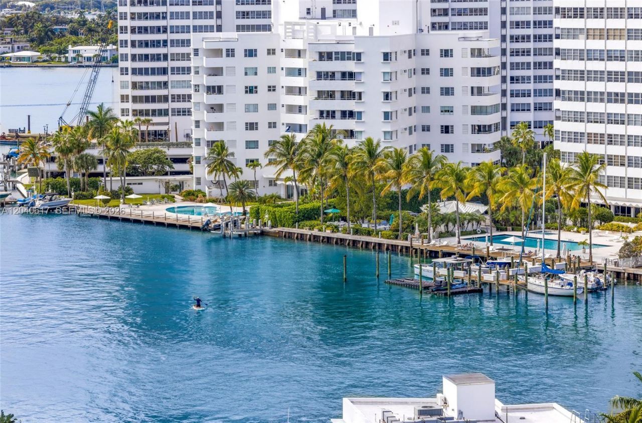 1621 Bay Rd , Unit PH4, Miami Beach, FL 33139 Photo