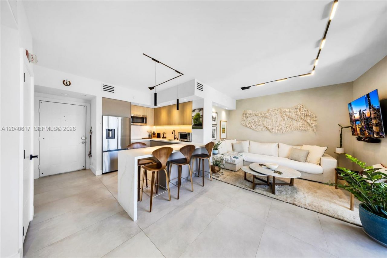 1621 Bay Rd , Unit PH4, Miami Beach, FL 33139 Photo