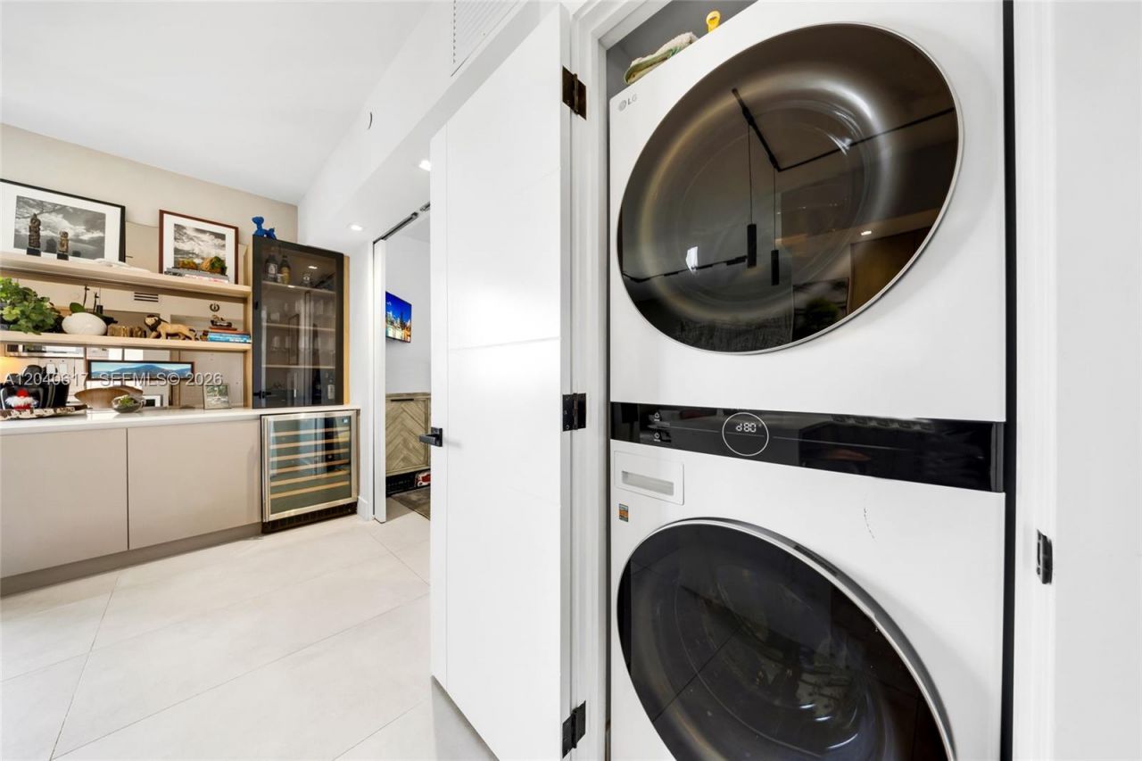 1621 Bay Rd , Unit PH4, Miami Beach, FL 33139 Photo