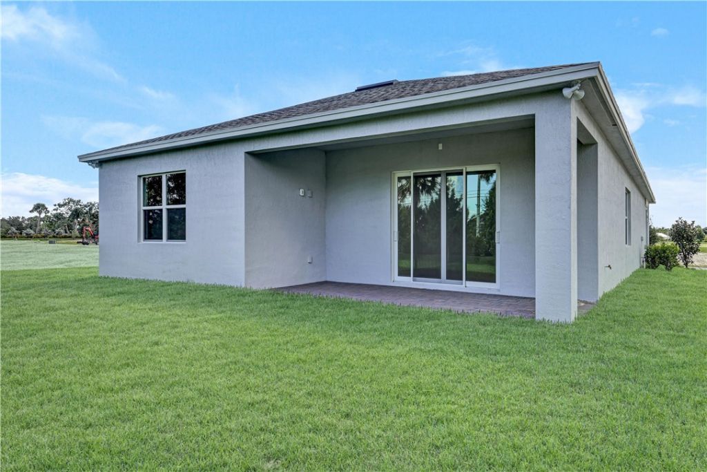 6783 68th Square, Vero Beach, FL 32967 Photo