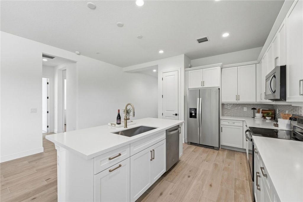 6783 68th Square, Vero Beach, FL 32967 Photo