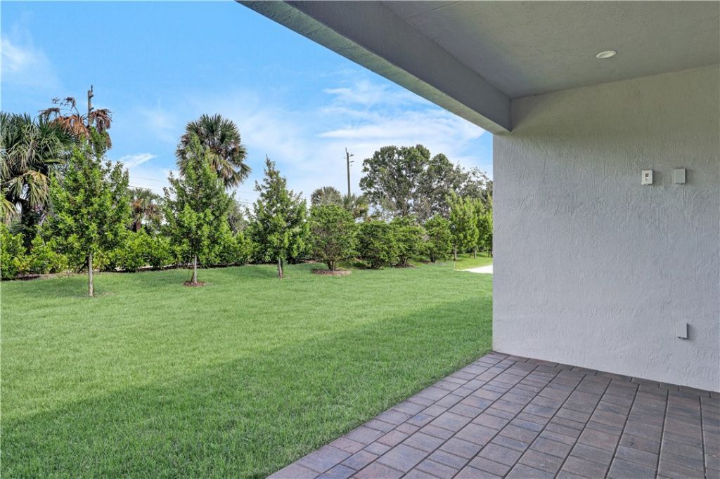 6783 68th Square, Vero Beach, FL 32967 Photo