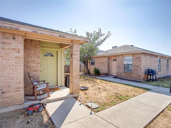 121 Cambridge Drive , Saginaw, TX 76179