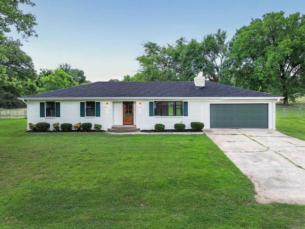1 Lakeview Cir , Clarksville, AR 72830