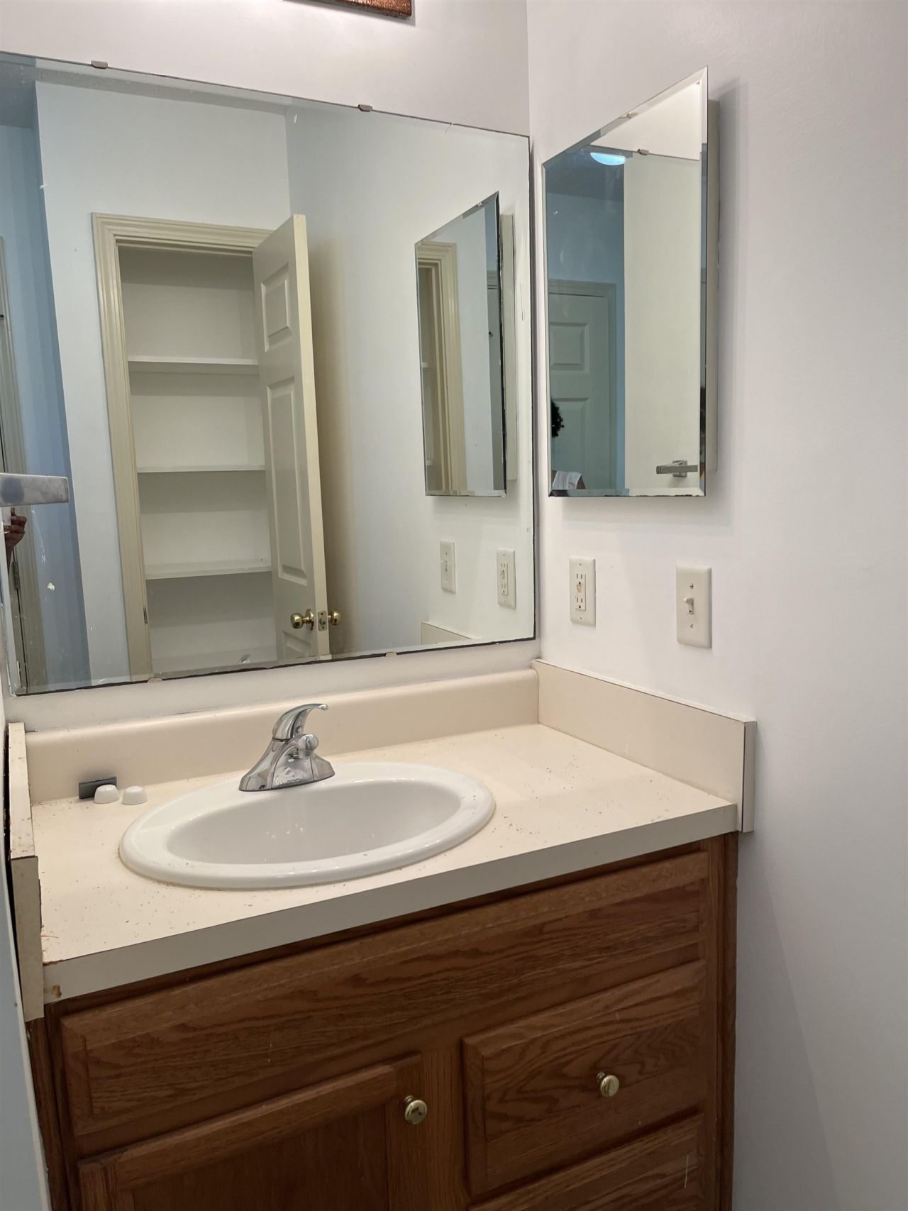 530 Bend Ave. Photo 11