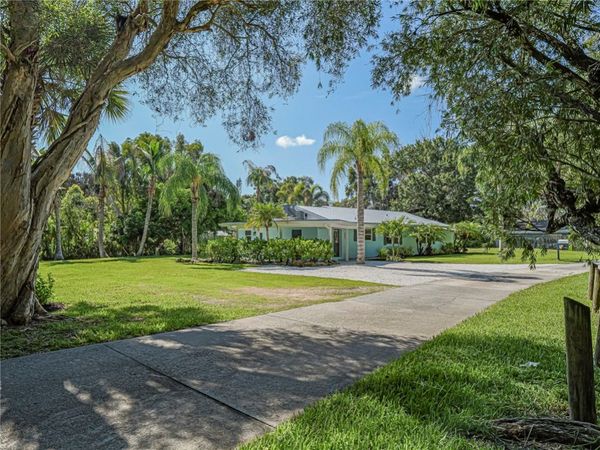 450 28th Court, Vero Beach, FL 32968