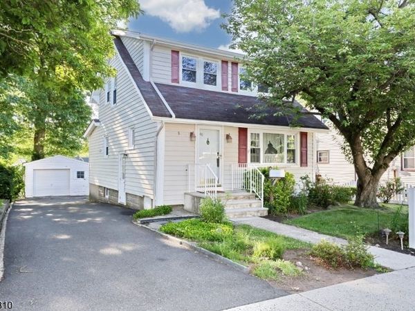 49 S Franklin Ave, Bergenfield, NJ 07621