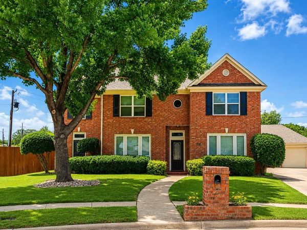 8533 Castle Creek Road, North Richland Hills, TX 76182